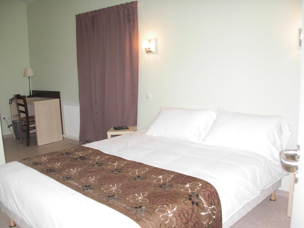 Logis Hotel Restaurant De La Dore Vertolaye Kültér fotó