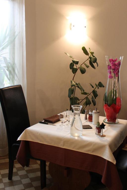 Logis Hotel Restaurant De La Dore Vertolaye Kültér fotó