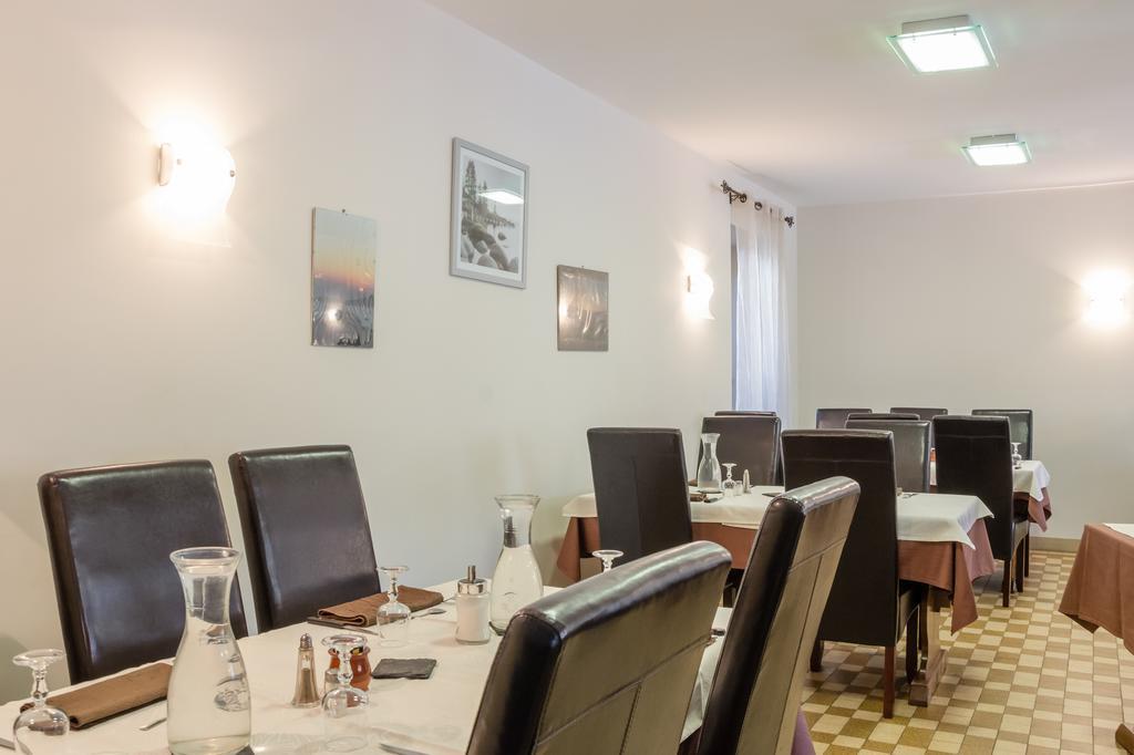 Logis Hotel Restaurant De La Dore Vertolaye Kültér fotó