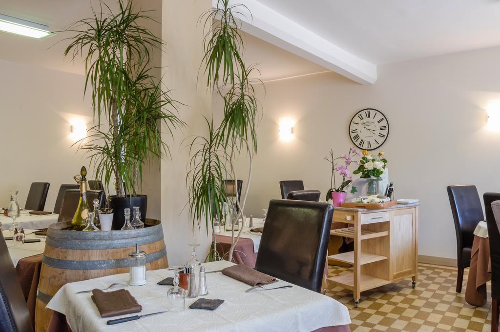 Logis Hotel Restaurant De La Dore Vertolaye Kültér fotó
