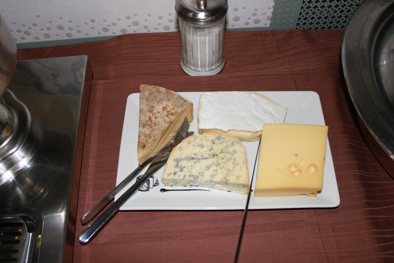 Logis Hotel Restaurant De La Dore Vertolaye Kültér fotó