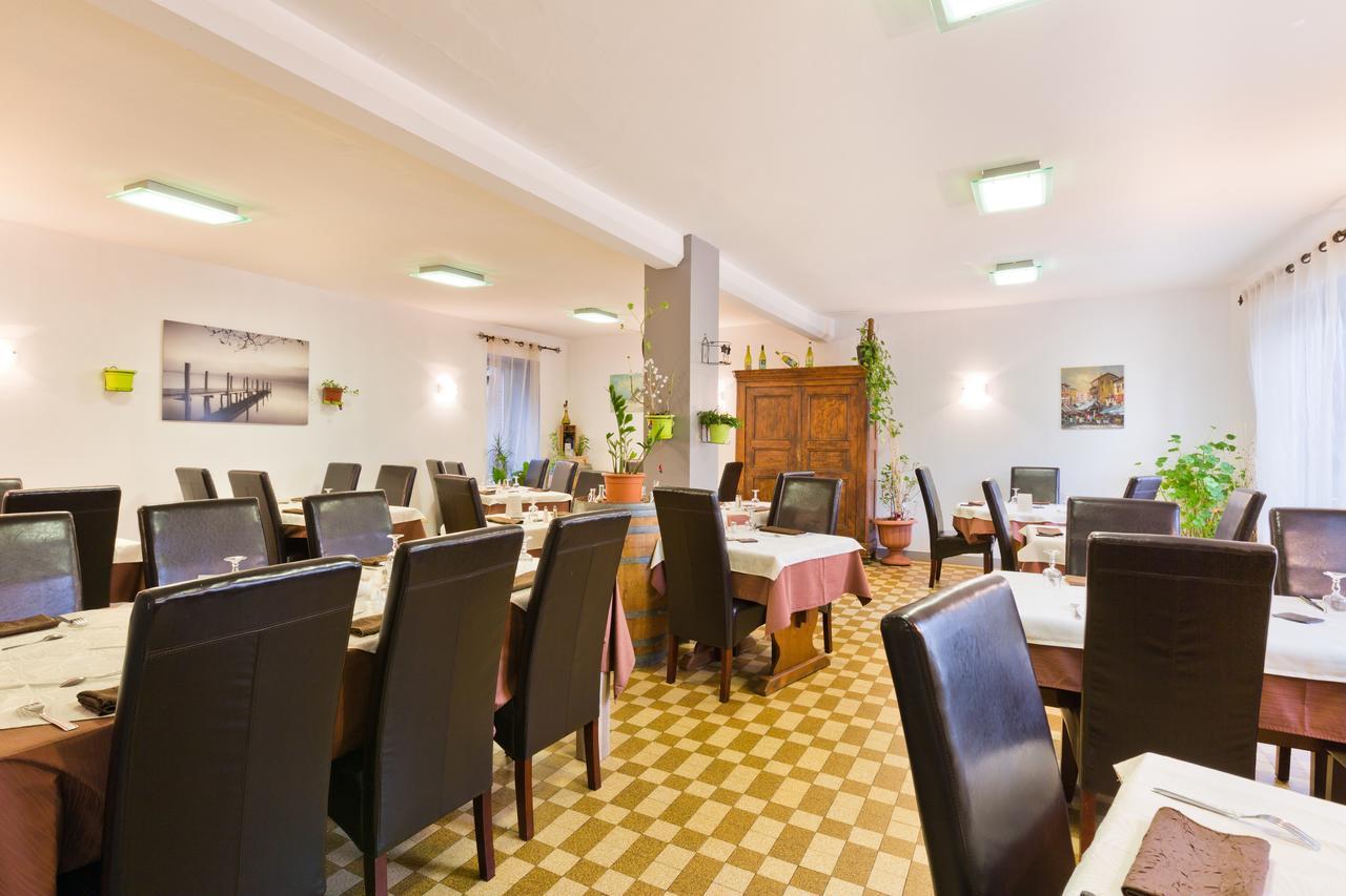 Logis Hotel Restaurant De La Dore Vertolaye Kültér fotó
