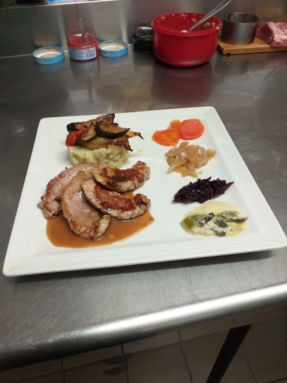 Logis Hotel Restaurant De La Dore Vertolaye Kültér fotó